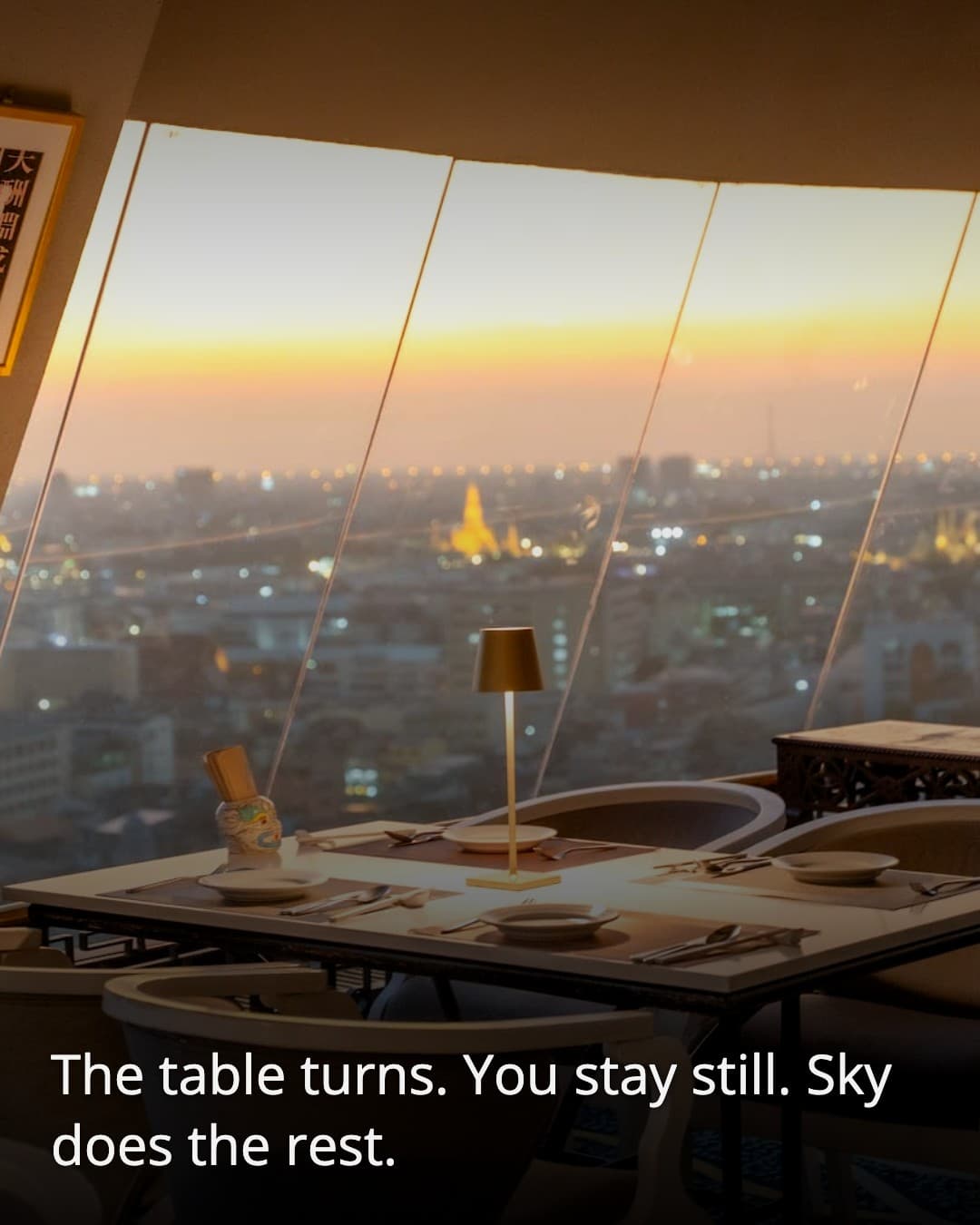 Sky View 360 sunset table
