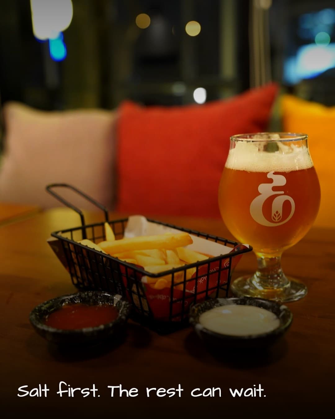 9 Charoen Local Craft Bar, table